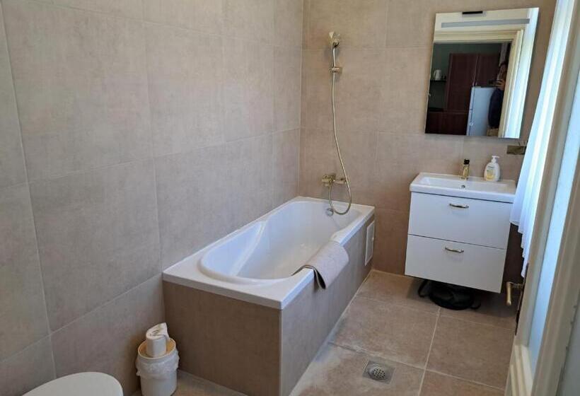 پانسیون Eagles Court   Orlovski Vrt