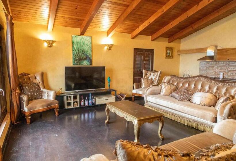 پانسیون Angoni Villa