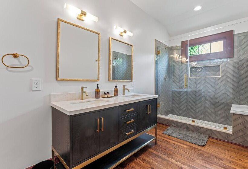 צימר The Opal And West House