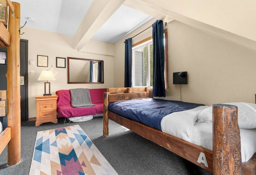 فندق صغير Squamish Adventure Inn