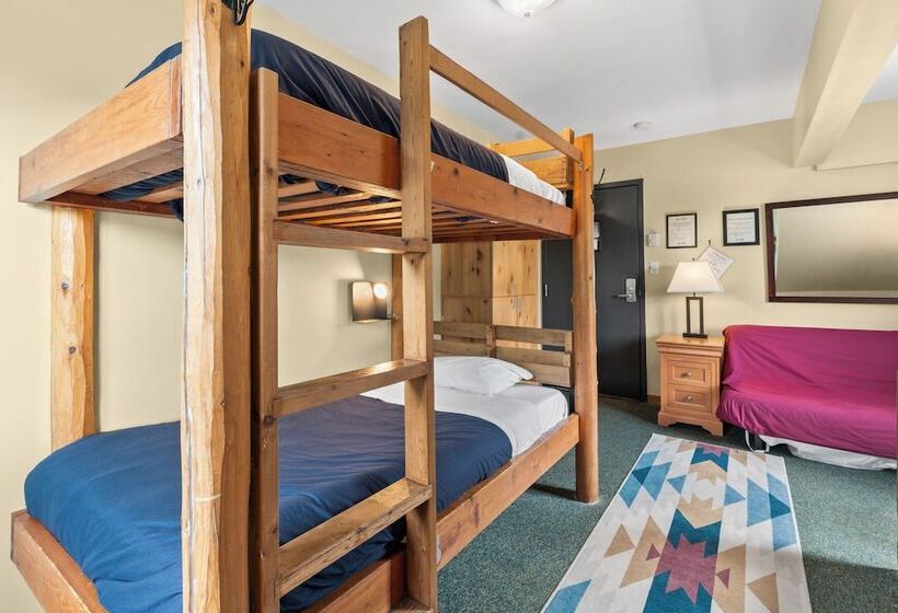 فندق صغير Squamish Adventure Inn