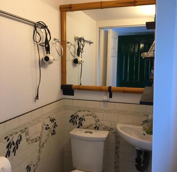 住宿加早餐  Madeira Park Oceanview Suites