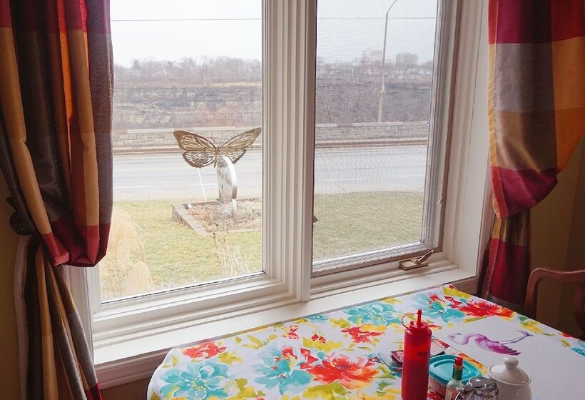 Bed and Breakfast Butterfly Manor