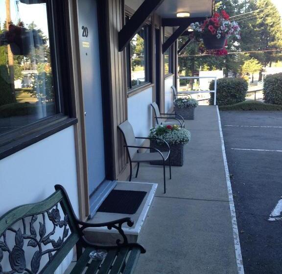 Departure Bay Motel