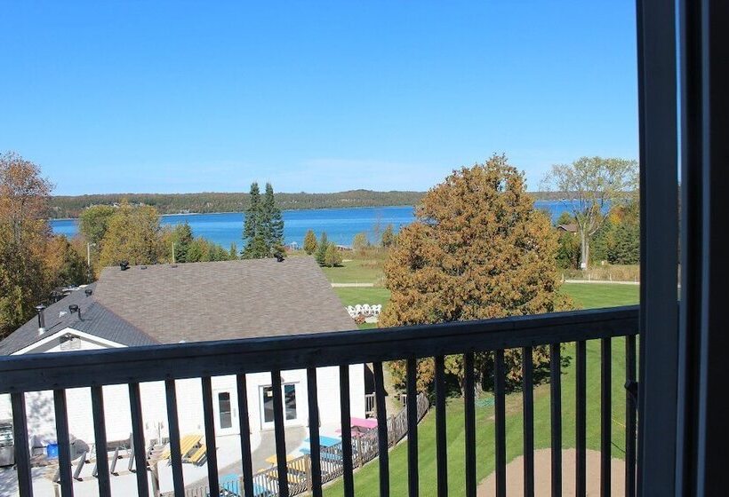 Отель Waterview On The Bay