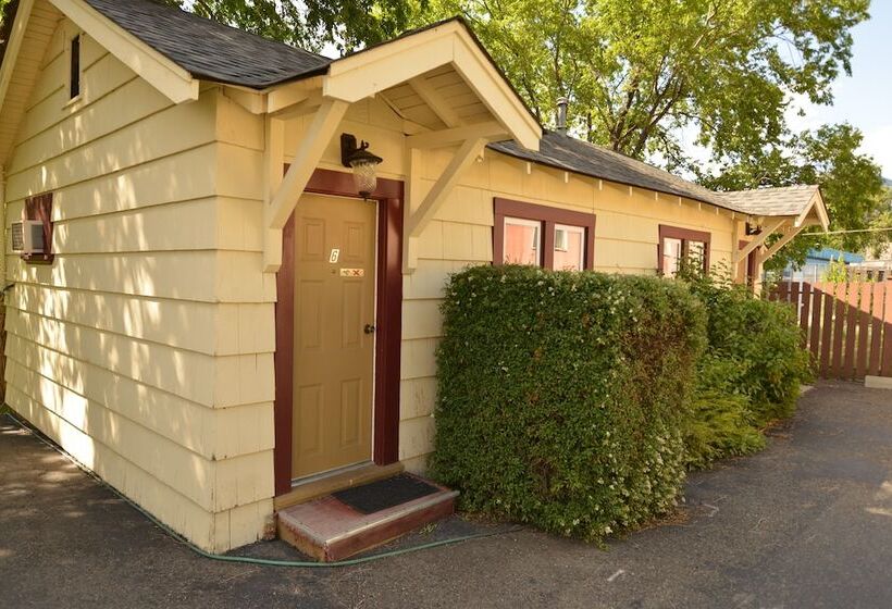 Totem Motel