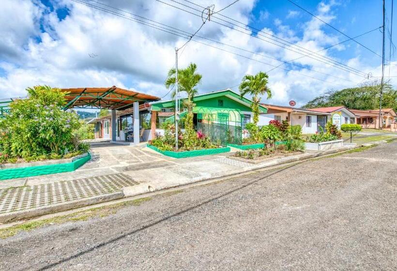 مبيت وإفطار Arenal Chill Inn