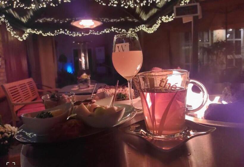 ベッドアンドブレックファースト Weingut Weinstube Weinhotel Wolf