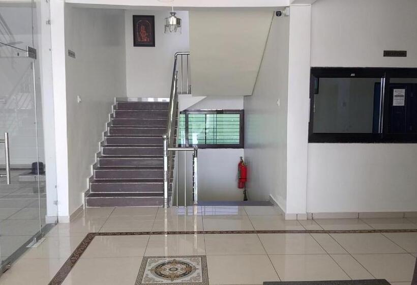 Отель Arjun Palace