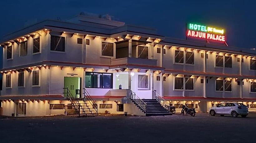 Отель Arjun Palace