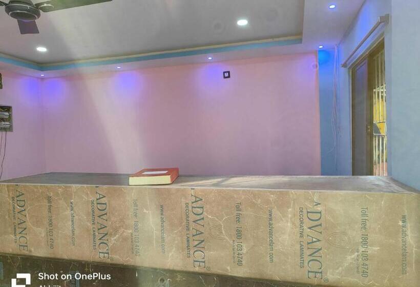 בית מלון כפרי Oyo 82319 Shakti Resort