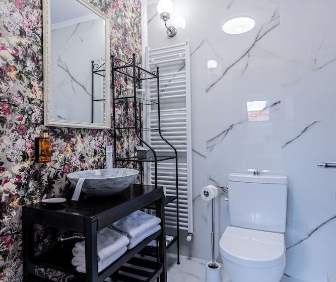 تختخواب و صبحانه Villa Tom