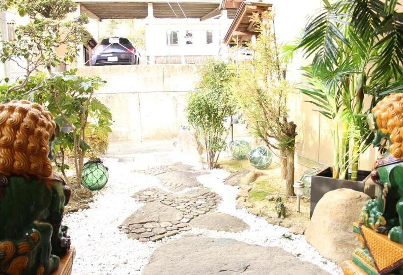 فندق صغير Okinawa Minshuku Kariyushi