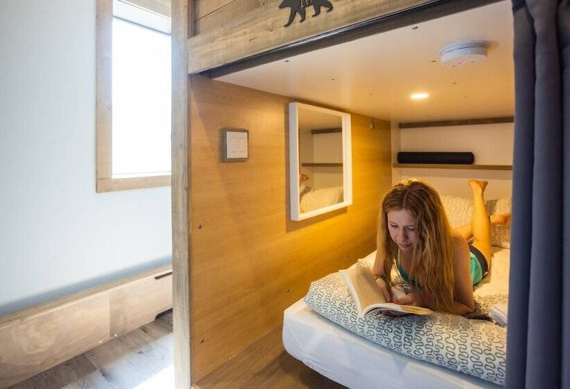 旅馆 The Raging Elk Adventure Lodging