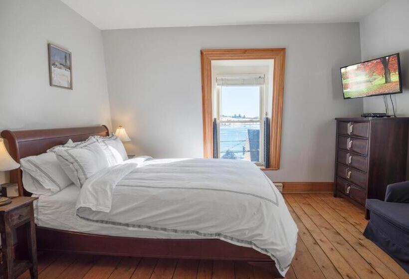 צימר Sail Inn Lunenburg