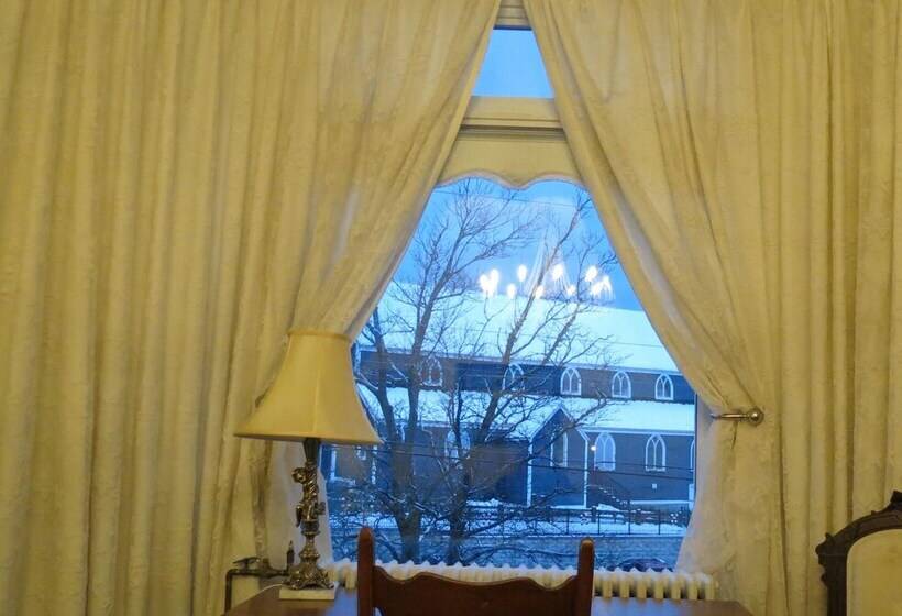 مبيت وإفطار The Roses Heritage Inn