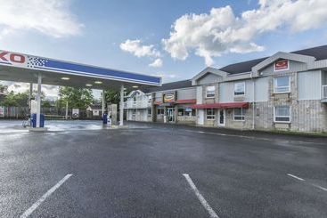 هتل Econo Lodge Temiscouata Sur Le Lac