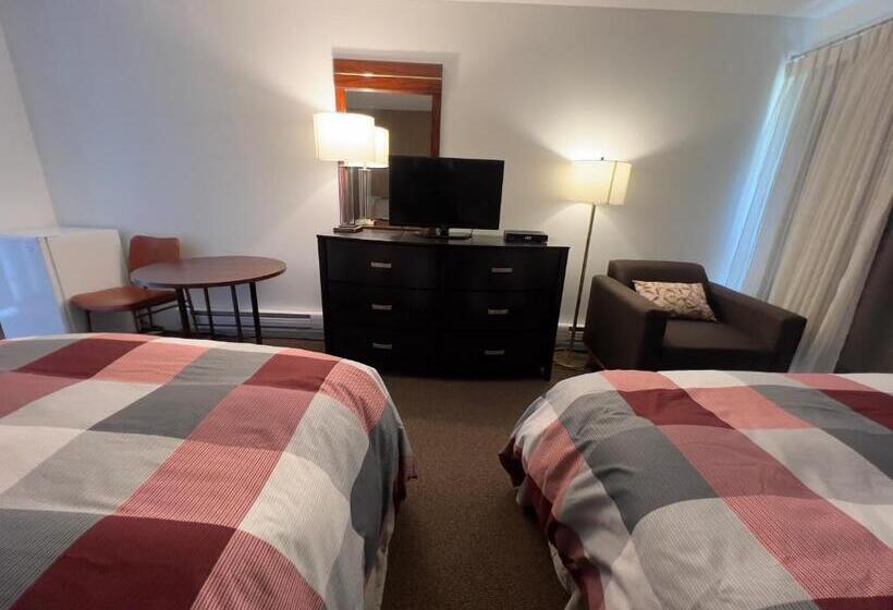 Monashee Motel