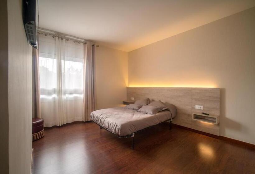 호텔 El Pi De Sant Just   Habitacions I Apartaments