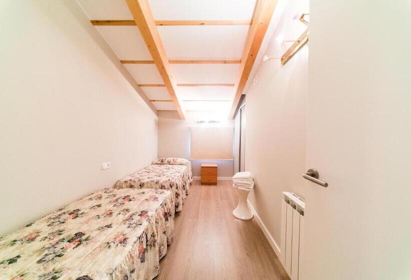 호텔 El Pi De Sant Just   Habitacions I Apartaments