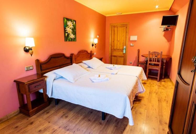 فندق Peña Pandos