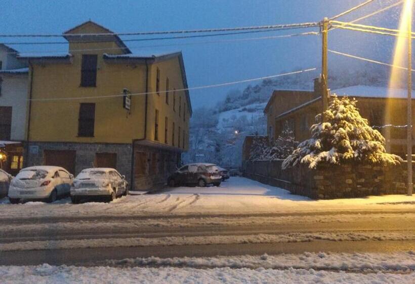 فندق Peña Pandos