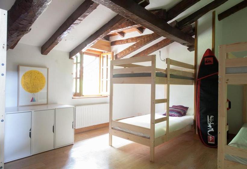 Moana Surf Hostel