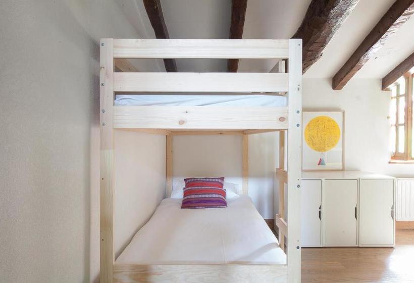 Moana Surf Hostel