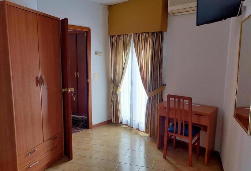 הוסטל Hostal Casa Pepe