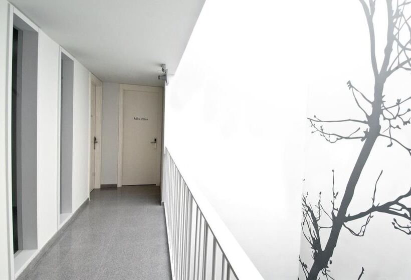 ユースホステル Hostal La Creu