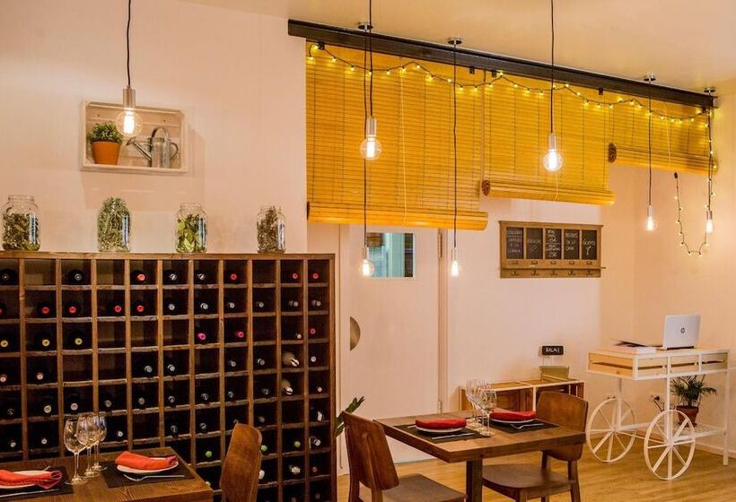 ユースホステル Hostal La Creu