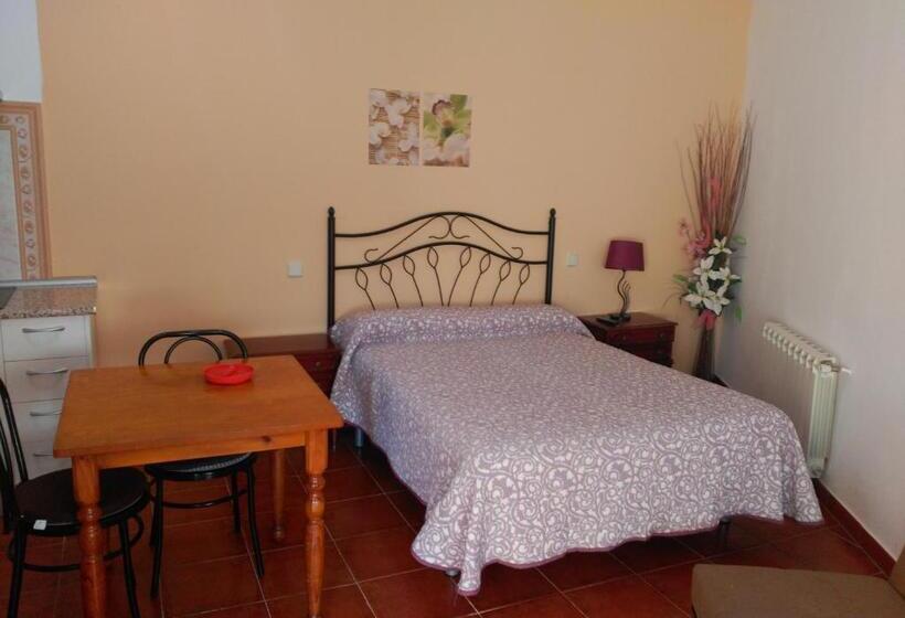 ユースホステル Hostal Restaurante El Cercao