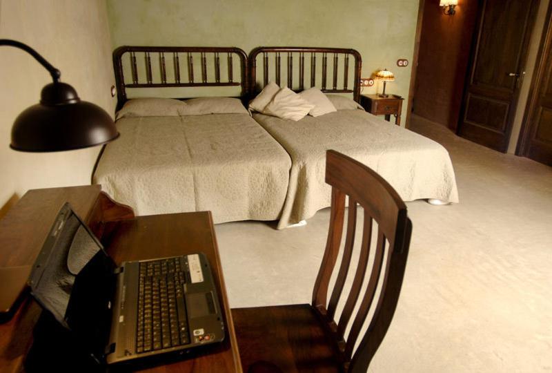 تختخواب و صبحانه La Premsa Hotel Rural