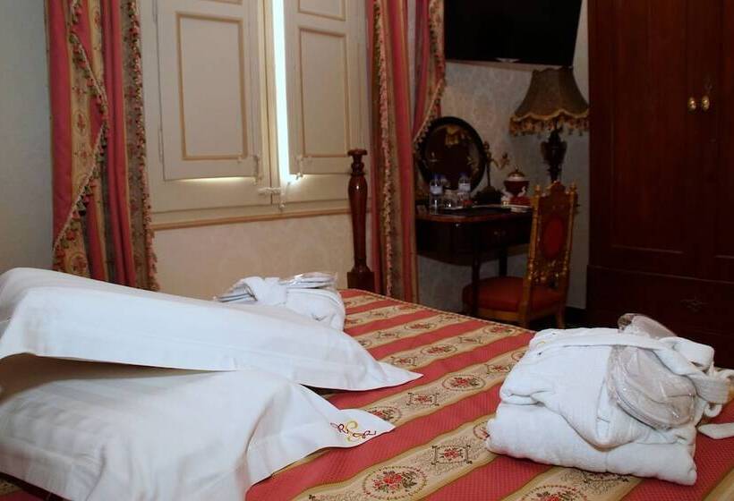 تختخواب و صبحانه Sitges Royal Rooms