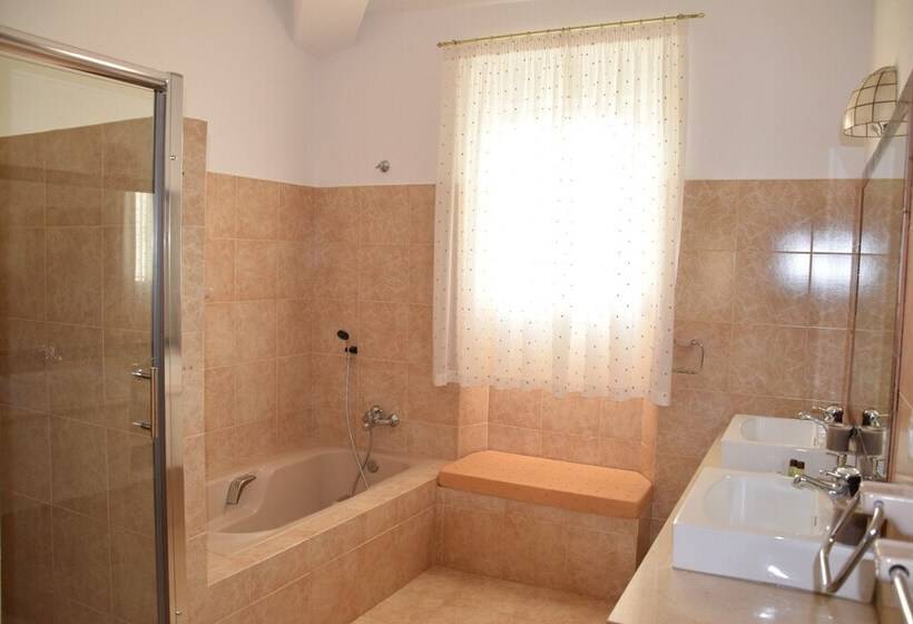 تختخواب و صبحانه Villa Casa Alta