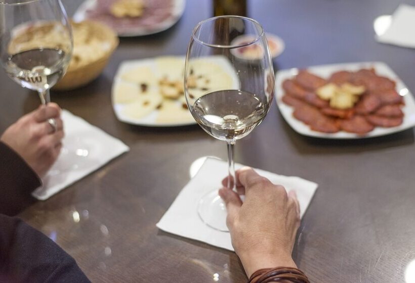 فندق Bodega El Moral