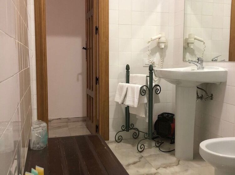 فندق Bodega El Moral