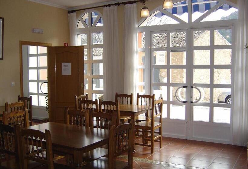 هتل Hostal D´ernes