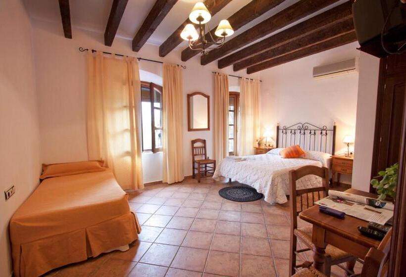 هتل Hostal El Cortijo