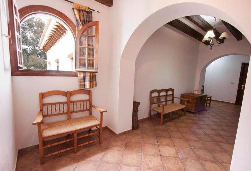 هتل Hostal El Cortijo