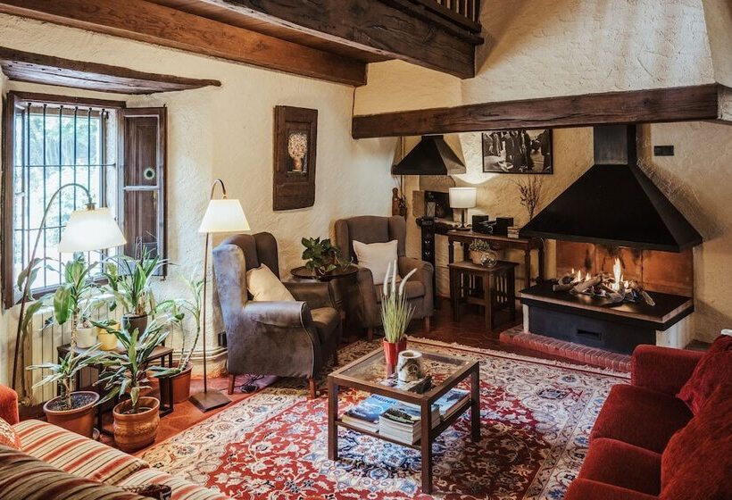 هتل La Sala De Camós