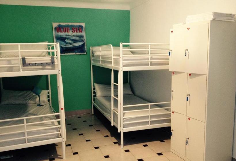 تختخواب و صبحانه El Sueño Hostel