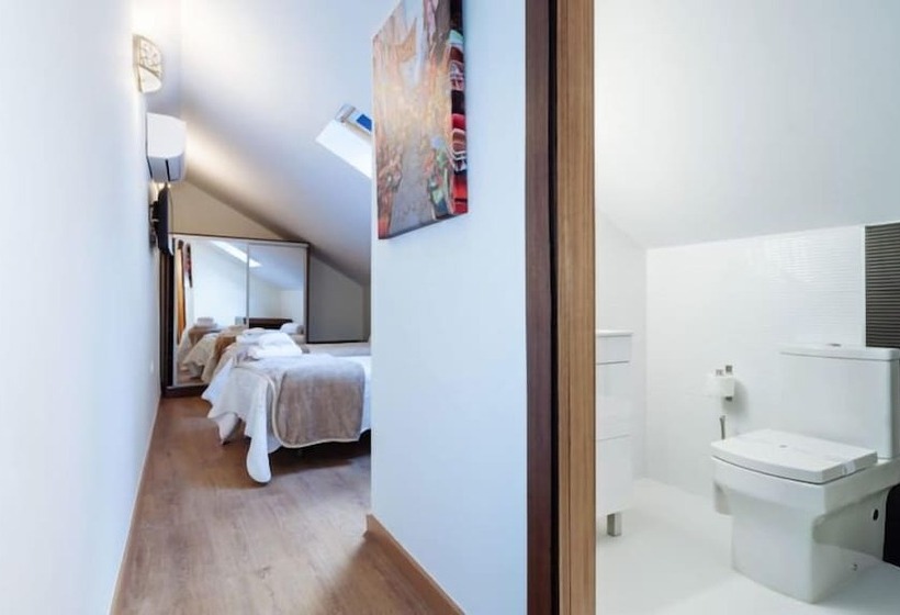 هتل Hostal Arriola