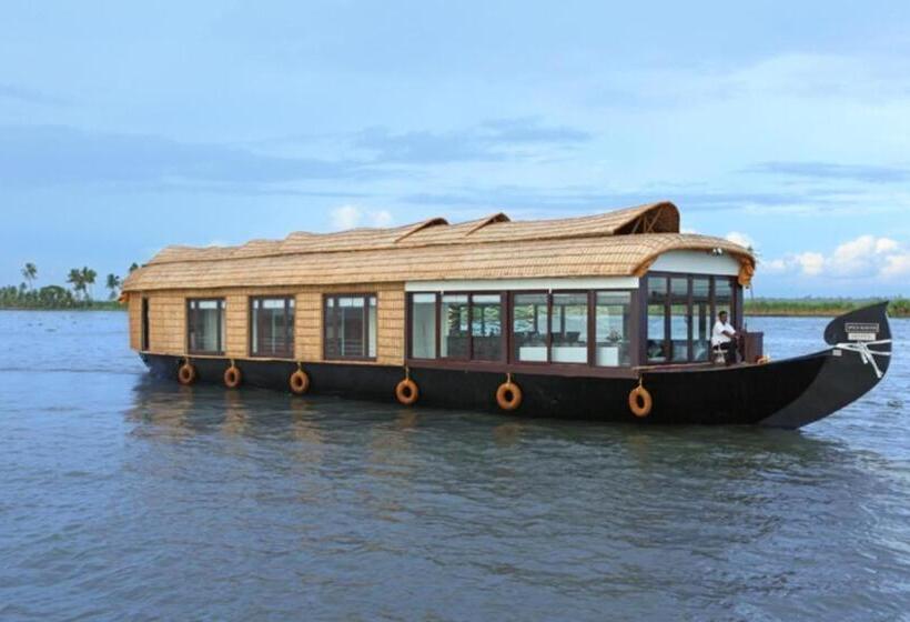 ホテル Sreekrishna Houseboat   Vaccinated Staff