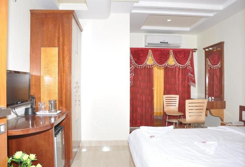 Hotel Sri Sarvesha Js Palace Temple View