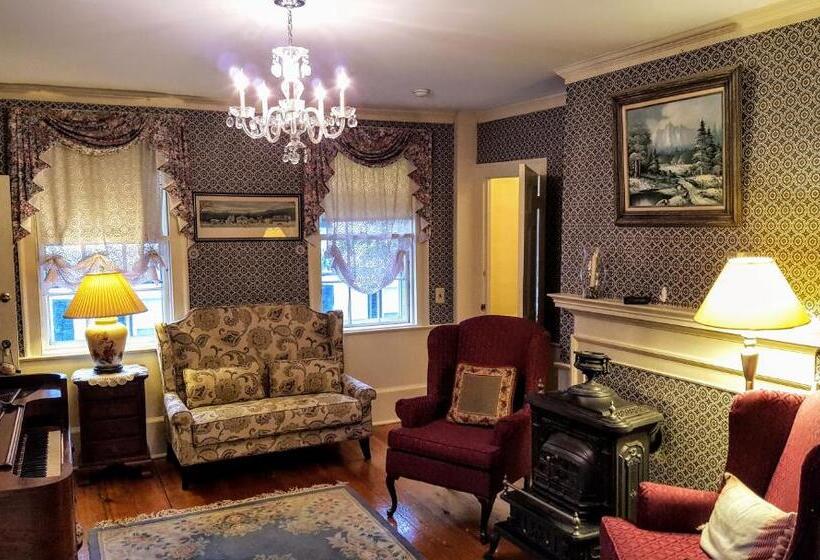 ベッドアンドブレックファースト Clark Currier Inn