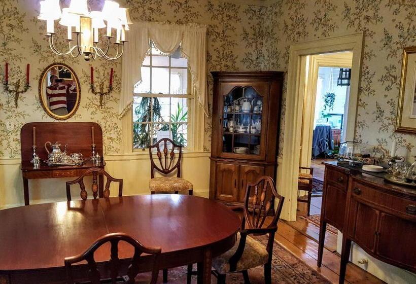 ベッドアンドブレックファースト Clark Currier Inn