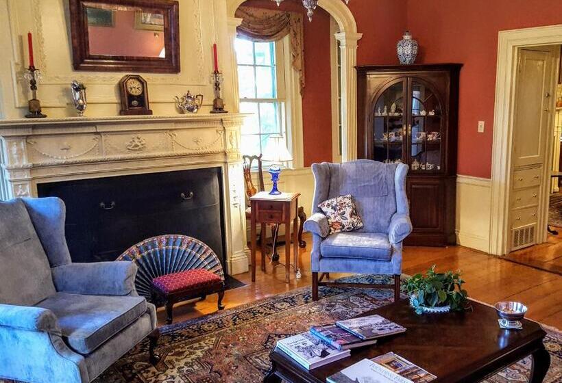 ベッドアンドブレックファースト Clark Currier Inn