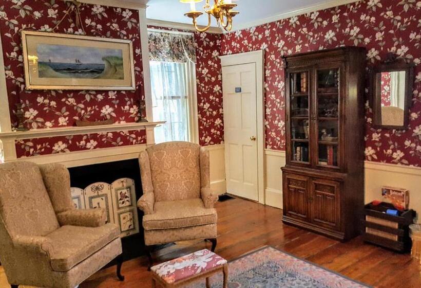 ベッドアンドブレックファースト Clark Currier Inn