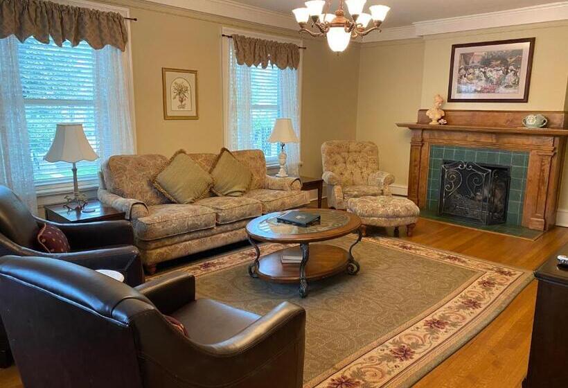 تختخواب و صبحانه Inn At 835 Boutique